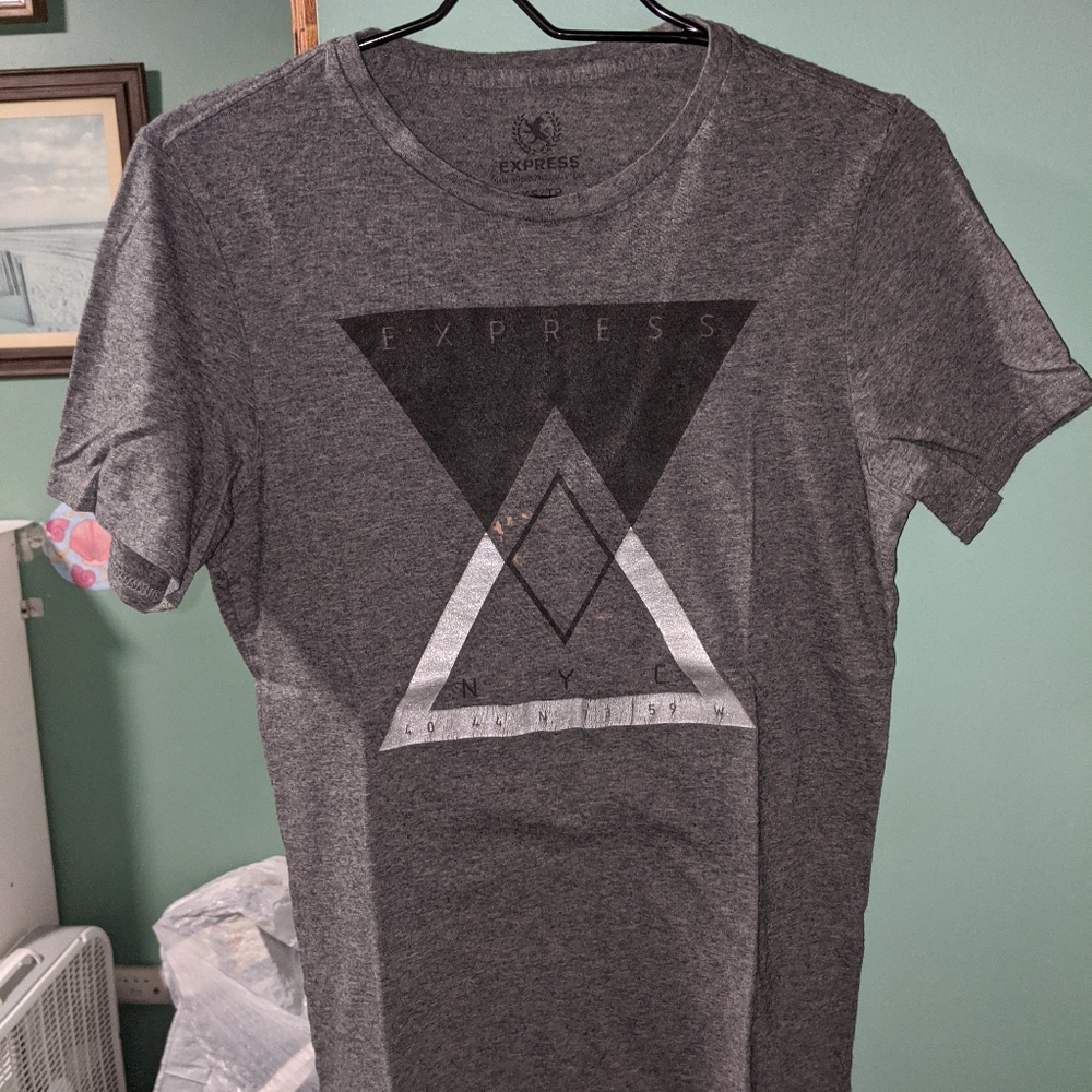 Express graphic tee